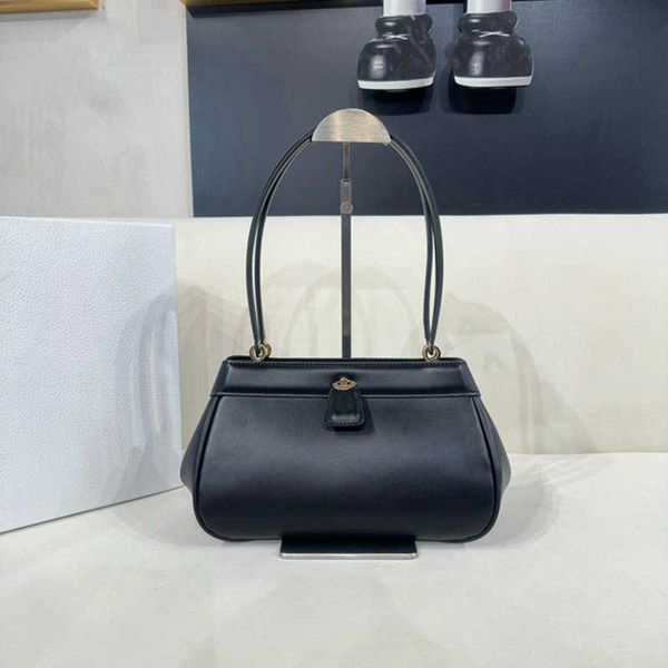 

designer New Key purse Letter Twisted Spin Buckle Rotating Buckle Bottom Silver Base Shoulder clutch Bag Handbag purses ladies handbags, Black