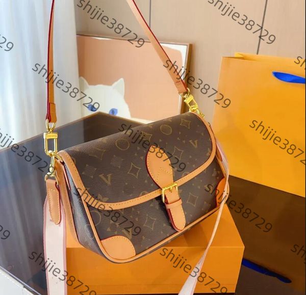 

designer Shoulder Bag Totes real leather luxury old flower Diane Baguette handbag large-capacity canvas strap embossed Letters colorful new Floral flap bags, Brown