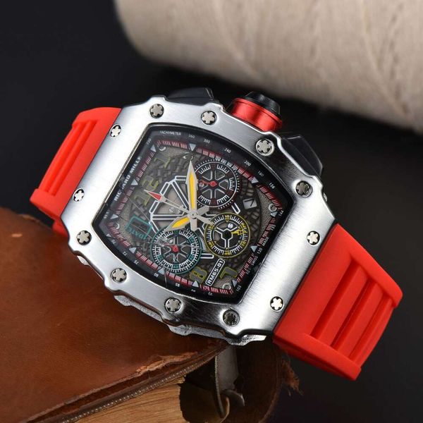 

2024 new hot barrel-shaped wood grain dial American men's quartz single calendar watch, Nude