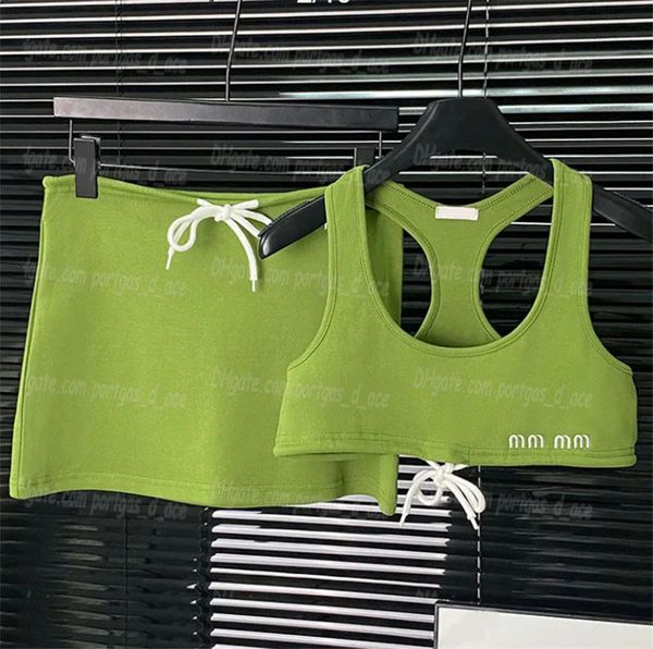 

Green Knitted Tanks Tops Skirt Women Luxury Designer Sporty Knits Summer Yoga Knitwear Tank Top Casual Daily Singlets Shirts Drawstring Design Skirt Outfits