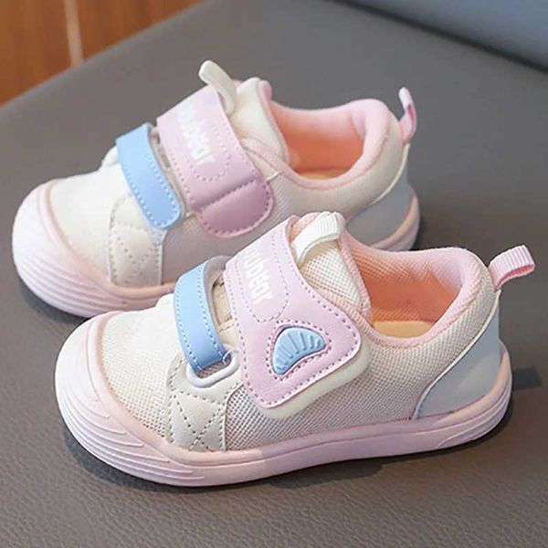 

First Walkers Korean style baby shoes conform to ergonomics and are non slip. Girls sports shoes with soft soles are the first step shoes for newborns d240525, Pink