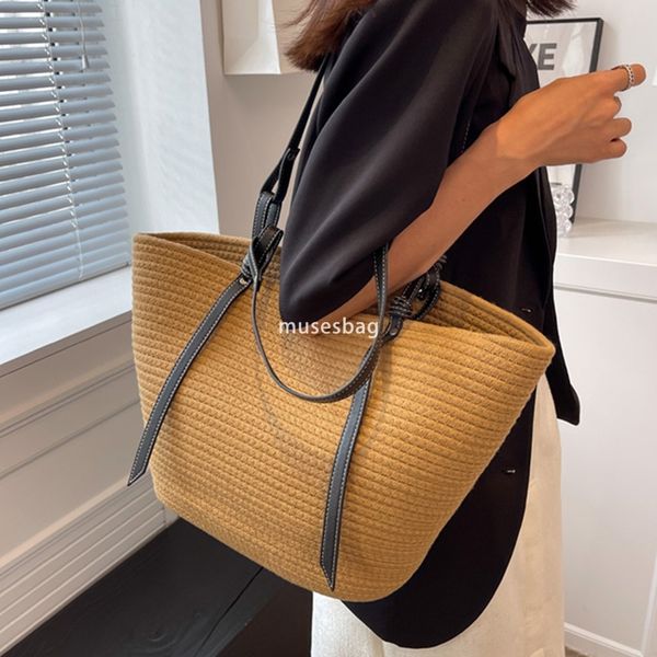 

Designer bag for women, luxurious large capacity woven bag, French retro hand-held grass woven bag, versatile commuting tote women's bag, Black+white