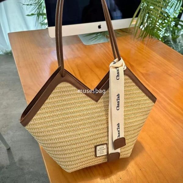 

Woven Women's Bag Designer Bag Luxury Grass Woven Bag Women's Large Capacity Seaside Fashion Retro Shoulder Bag Beach Vacation Commuting Tote Bag, Khaki