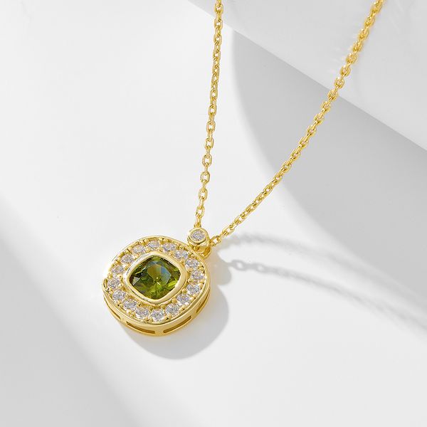 

S925 pure silver square zircon pendant necklace for women, European and American ins temperament, fashionable olivine collarbone chain, high-end feeling