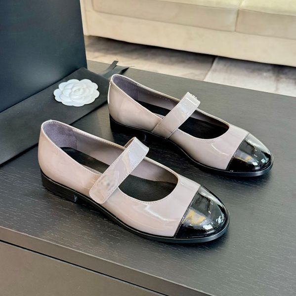 

Designer Ladies 2.5cm Chunky Heeled Flat Mary Jane Shoes Classic Black Round Toe Bovine Patent Leather Outdoor Casual Shoes With Ankle Adjustment Buckle Ballet Shoes, Burgundy