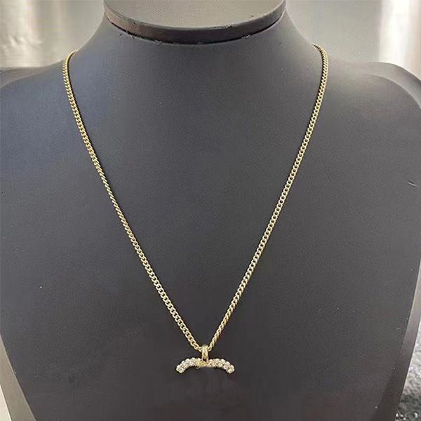 

Drill the pearl necklace 18 Style Wholesale Luxury Designer Pendant Necklaces Brand Double LetterChain Plated Crysatl Rhinestone