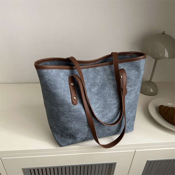 

Large capacity women's trendy fashion tote 2024 new niche texture commuting versatile shoulder bag, Blue