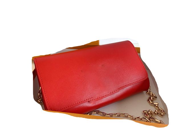 The retro classic shoulder bag can be used in a variety of ways with one shoulder and crossbody M94336