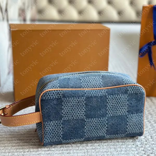 

Denim Designer Make Up Bag For Women Top Quality Locker Dopp Kit Toiletry Pouch Mens Outdoor Blue Clutch Purse Makeup Bag BFD2412132