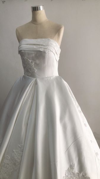 

FD66484 Sophisticated Strapless Bride's Dress - Sleek Satin Material with Large Train for Weddings (Light Luxe Collection), Purple