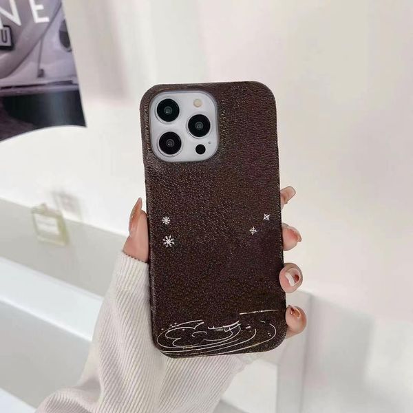 Luxury Leather Designer Phone Case for Apple iPhone 16 Pro Max 15 Promax 14 13 12 11 XS XR 8 7 Plus Lens Bump Hardwares Back Cover Funda Coque Brown Big Flower Snowflakes