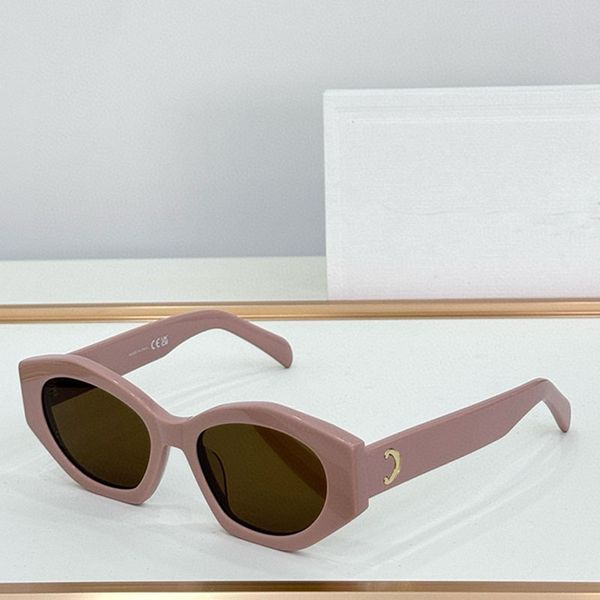

Beautiful Woman Classic Rectangular Sunglasses 40238 Exquisite Tortoiseshell Frame Eyewear Double Letters on Temples High Street Trendy Style