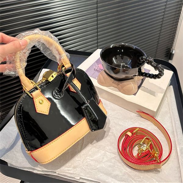 

Woman Mini Shell Bags crossbody designer bag women handbag fashion shoulder bags folwers Patent Leather TOP, Brown(16*12.5cm)