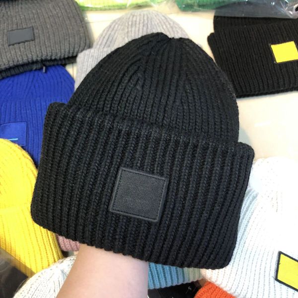 

2025 Designer Stueedios Smile Face Hat Autumn Winter Warm Men Women Skull Knitted Wool Cap Smig Beanie Tide Street Hip-hop Hats Fashion BFG2501174, Brown