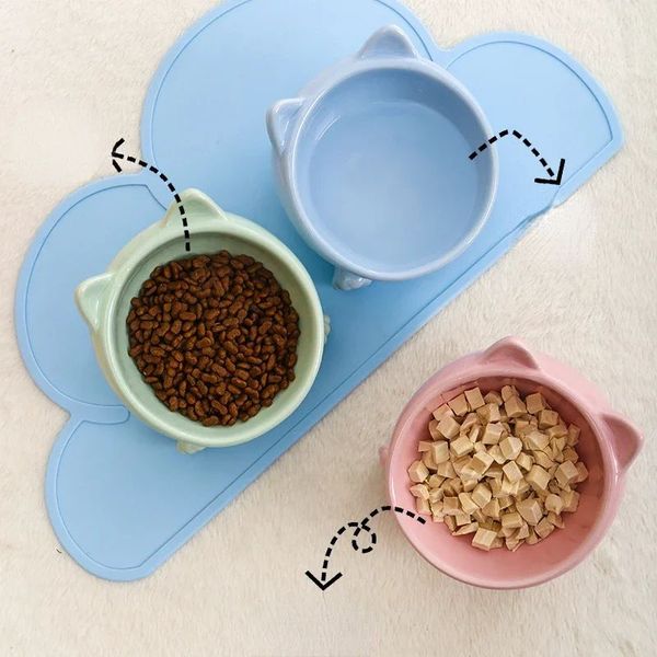 141226 Design a feeding platform with adjustable angles to meet the feeding needs of cats in different postures and reduce the burden on the cervical spine.