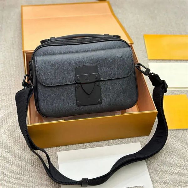 

Mens Bag Shoulder Designer Leather Crossbody Classic Bags Paris Design High Quality Emed Pattern Solid Lock, Black