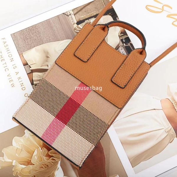 

European and American retro fashion niche design, personalized and creative leather plaid single shoulder crossbody large screen mobile phone bag for women, Brown