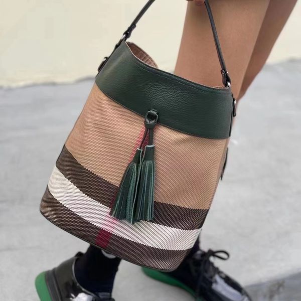 

European and American retro high-quality soft leather plaid bucket bag new portable crossbody bag large capacity simple shoulder bag for women, Burgundy