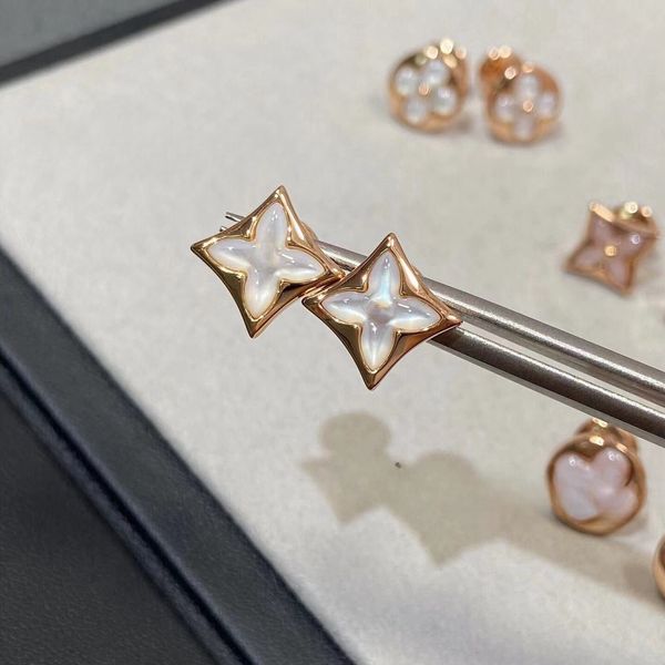 

Designer Earrings Fashion Earrings Woman Jewelry Four Leaf Lucky Grass Single Flower Earrings Natural Fritillaria Gold Earrings Love Gift