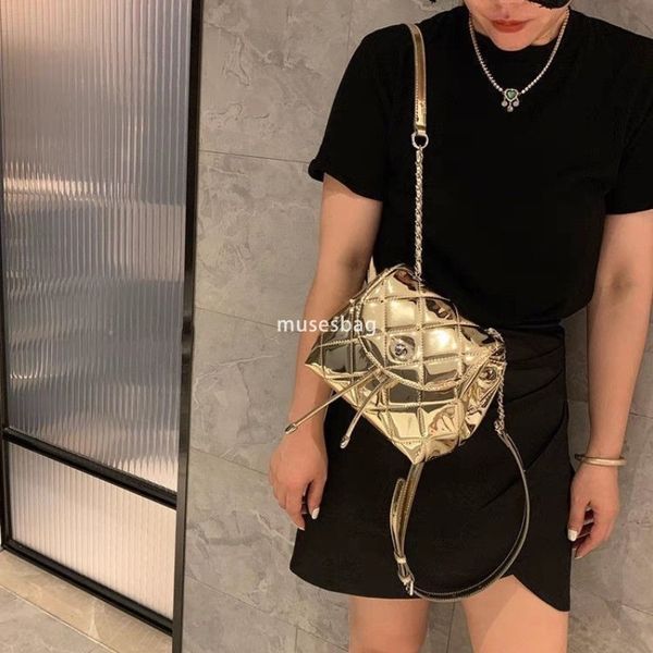 

Korean women's designer niche temperament diamond grid chain practical backpack summer new fashionable heavy metal texture versatile classic small backpack, Gold
