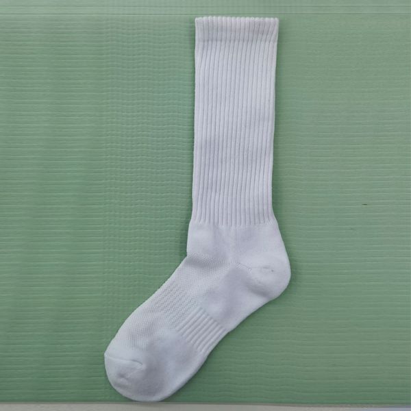 

Sports and leisure breathable socks, white long comfortable socks
