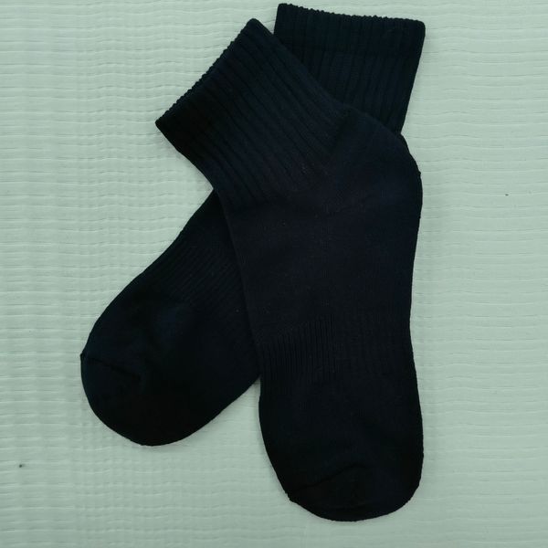 

Sports and leisure breathable socks, black mid length socks are comfortable and non slip