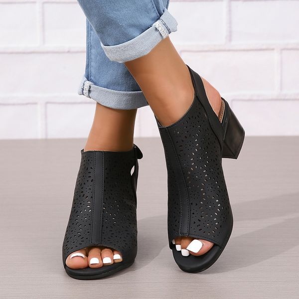 

Summer New Shoes: A Pair of Vulnerable Designer Shoes with Thick Heels Roman Women's Sandals, Light tan