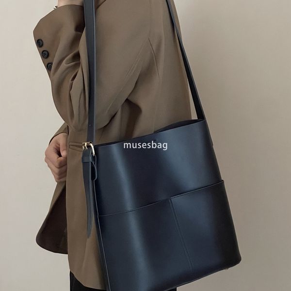 

Urban minimalist niche design bags new women's bags large capacity crossbody bags bucket bags women's shaped minimalist shoulder bags, White