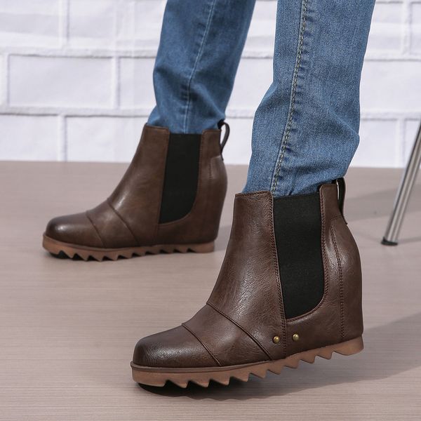 

Chic Overboot Design: High-Quality Women's Autumn Winter Leather Shoes with a Stylish Edge, Light tan