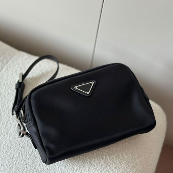 

Fashion Womens and Mens Makeup Bags Designer Travel Handbag Nylon Cosmetic Bags Wallet Luxury toiletries Toilet Waiting Handbag Mini Wallet High quality zero purse, Black