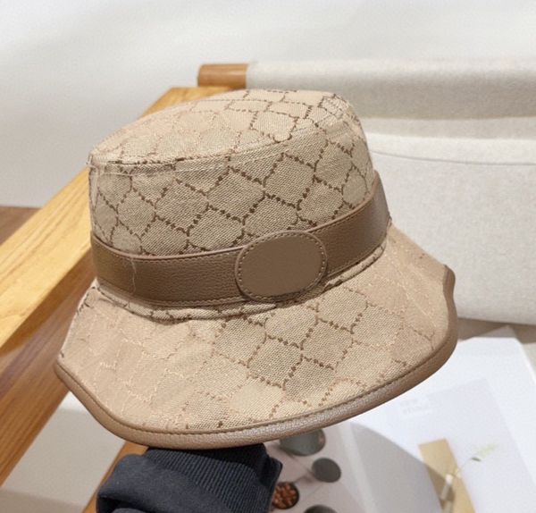 

Luxury Designer Bucket Hat Letter Two Tone Metal Cowhide Printed Stitching Wide Brim Hats Men's and Women's Portable Sun Hat Pure Goodness, Black1