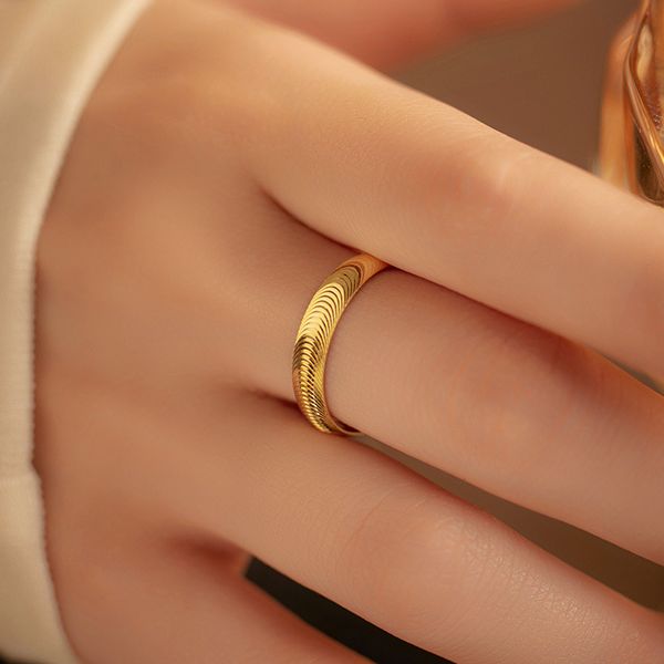 

Beauty Gold Color Ring Bride Finger Ring wedding ring bridal jewelry Wedding Jewelry Wedding Accessories titanium steel colorfast J711009