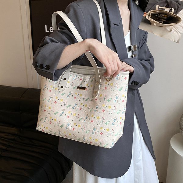 

Outlet factory women handbag Joker commuter large padded leather tote bag summer small fresh printed shoulder bag daily fashion elegant women's backpack 950120#, Brown