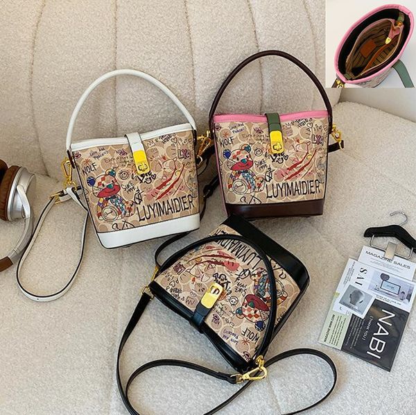 

Outlet factory women handbag Joker simple thick leather shoulder bag sweet graffiti printed bucket bag street popular color matching women backpack 2953#, Pink