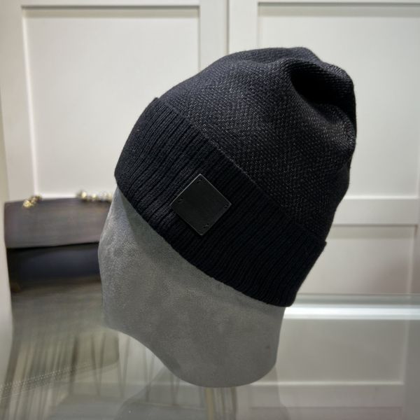 

Autumn And Winter Sports Style Designer Beanie Hat Mens And Womens Cap Outdoor Vacation Checker Metal Letter Printing Casquette, 1rt