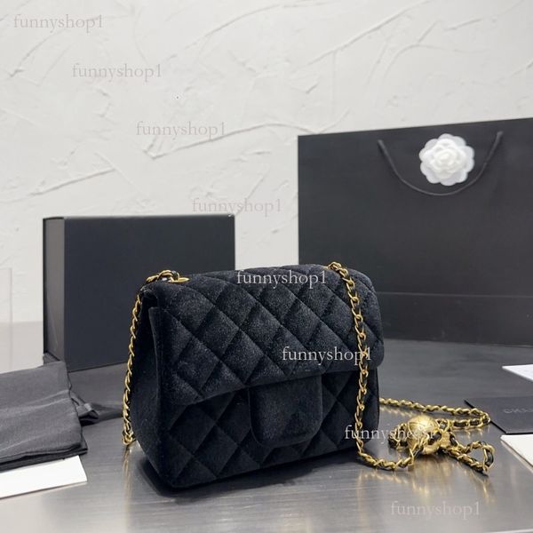 

Delicate and elegant diamond check velvet handbag all casual cross bag generous crisp high-quality popular bag, Black