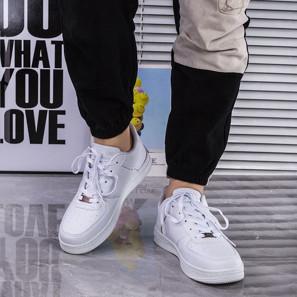 

Designer Shoes Running Sneakers Casual Men Women Sports Shoe Runner Classics Fashion Black White Blue Outdoors Nets Running Shoes, Red