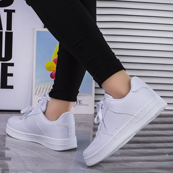 

2024 Designer Casual Shoes Low for Mens Womens Sneakers Patent Leather Black White Blue Camouflage Skateboarding Jogging, Red