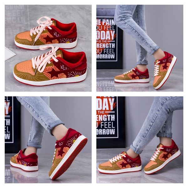 

2024 triple s sneakers for men women designer shoes luxury Black White Teal Blue Red Pink mens trainers clear sole Tennis