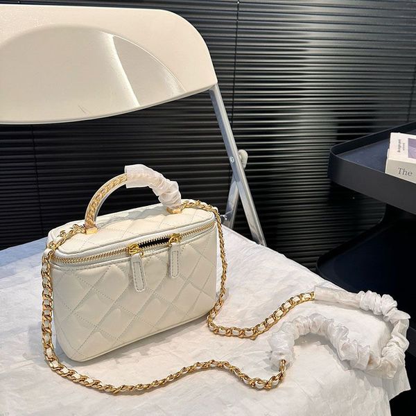 

Designer bag Makeup Bag Acrylic chain handlequality leather Crossbody Bag saddle bag luxurys Handbagsl Zipper cosmetic bag Fortune Bag Messenger Bag 17.5m, White