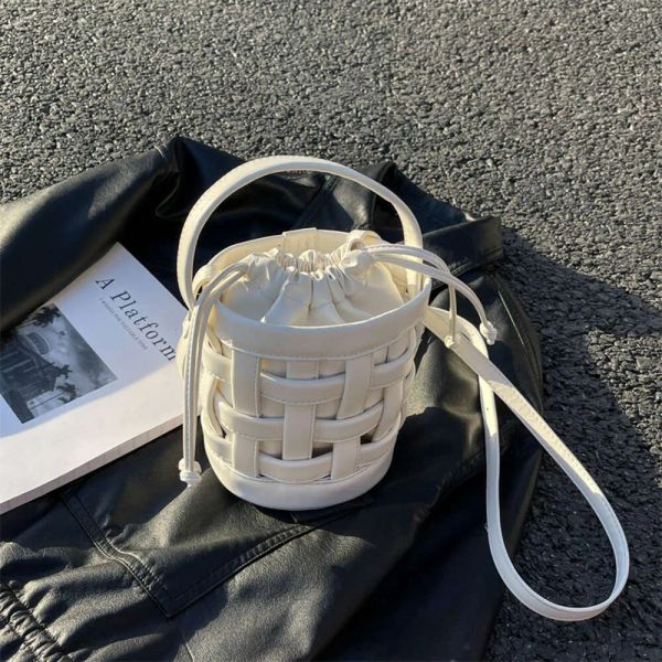 

Hollow Out PU Bucket Hand Solid String High Quality Shoulder and Crossbody Bags for Women 2024 Fashion Designer Style BFP2411023 PTP1, Pink