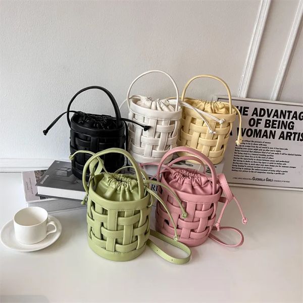 

2024 New High Quality Hollow Out PU Bucket Hand Solid String Shoulder And Crossbody Bags For Women 2024 Fashion Designer Style BFP2411023 PTP2, Beige