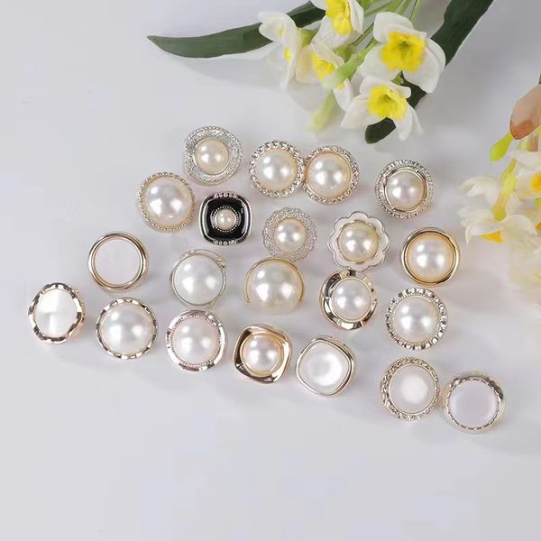 

Chic Golden Heart Shape Fabric Buttons with Plastic Pearl Accents for Female Apparel
