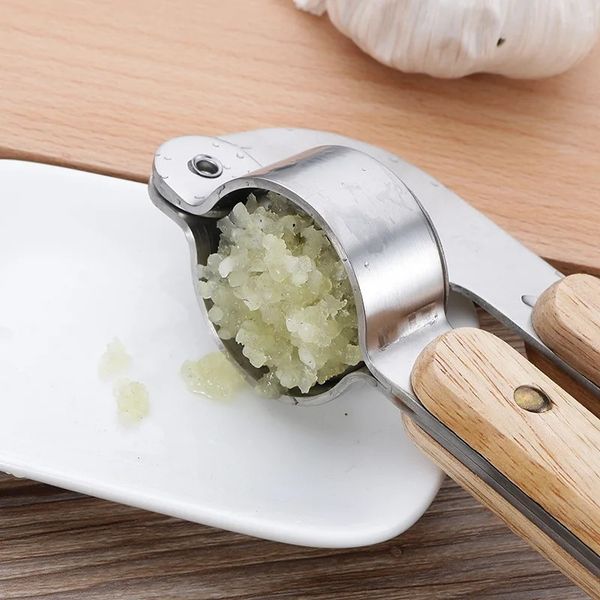 

Fruit Vegetable Processor Wooden Handle Manual Garlic Press Stainless Steel 304 Masher Peeler Creative Kitchen Tools Wholesale