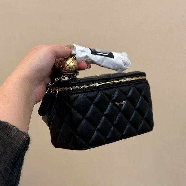 

Designer bag Golden ball chain Makeup Bag Acrylic chain handlequality leather Crossbody Bag saddle bag luxurys Zipper cosmetic bag Fortune Bag Messenger Bag 17m, Burgundy