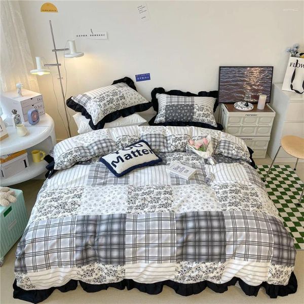 

Bedding Sets French Hepburn Style Pure Cotton Four Piece Set High-end Black White Sketched ral Cover, Cream