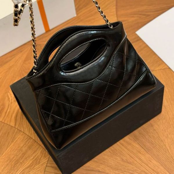 

Designer Horizontal diamond chain bag Mini exquisite bag One shoulder crossbody bag for women Premium handbag Oil waxed cowhide handle bag Crossbody bag 22cm, Black