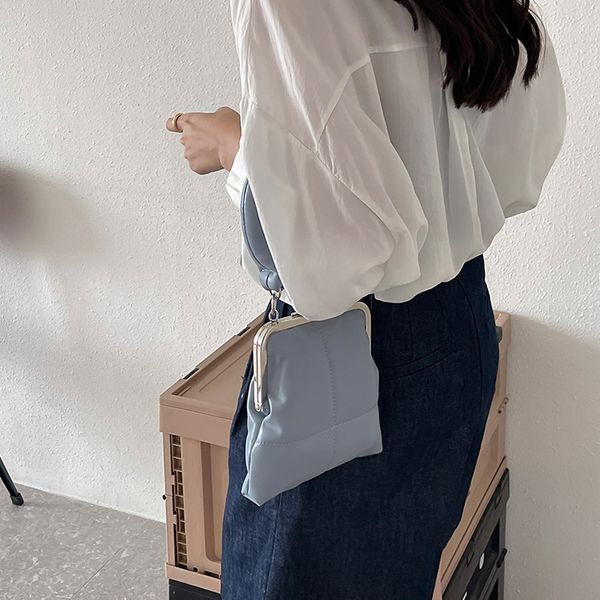 

New Trendy Bags: Chic Shoulder Bag with Chain Strap - Versatile Clip Closure, Premium Synthetic Leather, Ideal for Daily Elegance, Blue