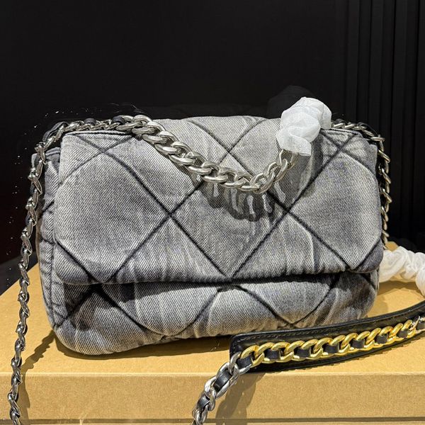 

Designer Women Denim Grey Quilted Embroidery Flap Bag Brand C Turn Clasp Closure Quilting Pattern Shoulder Bags Lady Crossbody Woven Chain Strap 19Bag Pouch