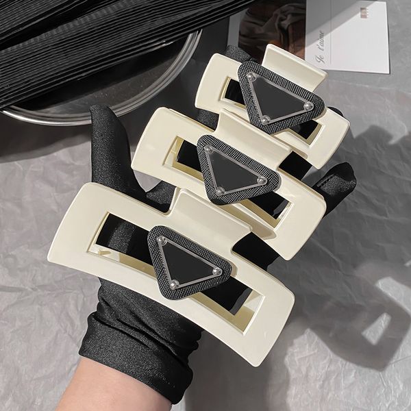 

Hair Clips Letter Barrettes Girl Triangle Hai Pin Designer Gift Jewelry Design Love Hairpin for Women Hair Accessories